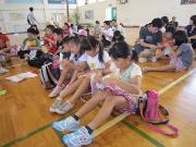 写真:紙ひこうき大会の様子