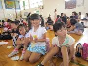 写真:紙ひこうき大会の様子