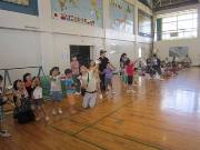 写真:紙ひこうき大会の様子