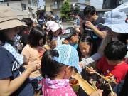 写真:流しそうめんの様子