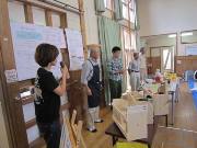 写真:親子でとんかちの様子