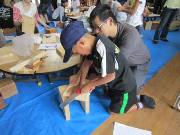 写真:親子でとんかちの様子