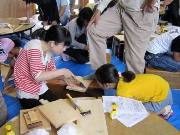 写真:親子でとんかちの様子