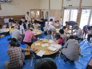 写真:親子でとんかちの様子