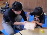 写真:親子でとんかちの様子